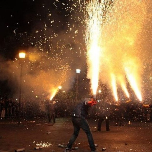 Βεγγαλικά: Σε επιφυλακή οι αρχές ενόψει Πάσχα για «πυριτιδαποθηκές» - Τα «τσουχτερά» πρόστιμα