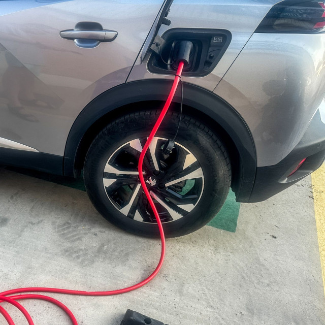 Ποια ηλεκτρικά αυτοκίνητα και ποδήλατα επιδοτούνται - Παρατείνεται το πρόγραμμα Κινούμαι Ηλεκτρικά