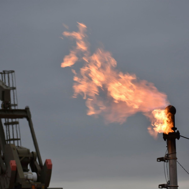 Τεράστια πτώση στην τιμή του πετρελαίου μετά την ανακοίνωση Τραμπ – Κοντά στα 90 δολάρια το Brent