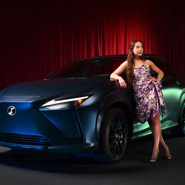 Η Lexus παρουσίασε μια ειδική έκδοση του RZ για τον Miles Davis