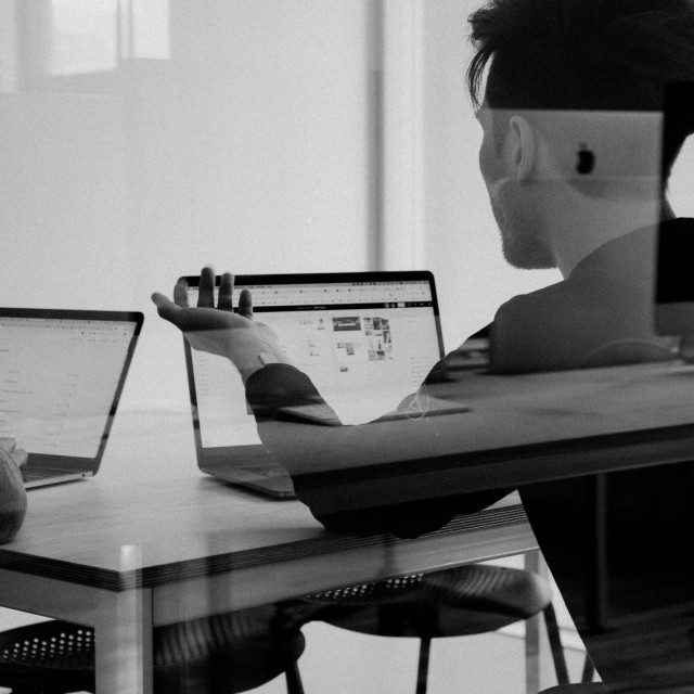 Πάσχα 2026: Ποιοι εργαζόμενοι δικαιούνται προσαύξηση 75% τις ημέρες των αργιών