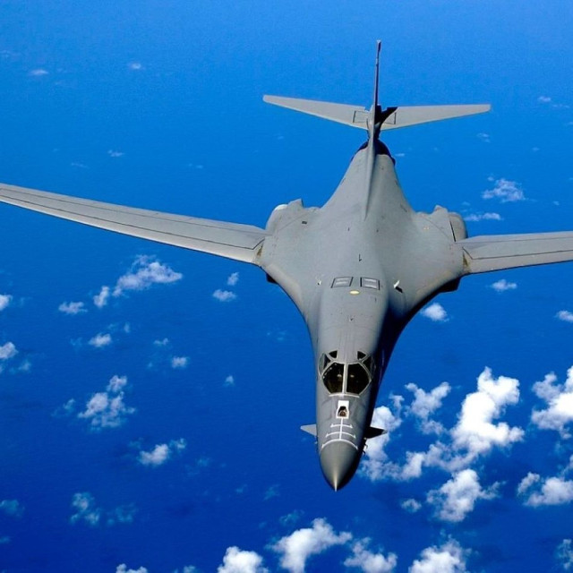 Βομβαρδιστικά B-52 κατευθύνονται προς το Ιράν, λίγο πριν εκπνεύσει το τελεσίγραφο Τραμπ