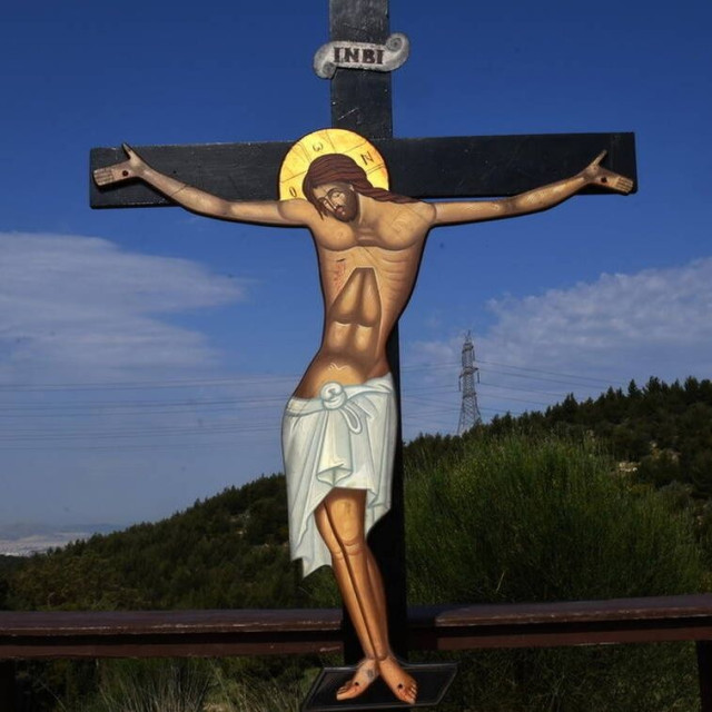 Μεγάλη Πέμπτη: Ακολουθία των Αγίων Παθών – «Σήμερον κρεμάται επί ξύλου ο εν ύδασι την γην κρεμάσας»