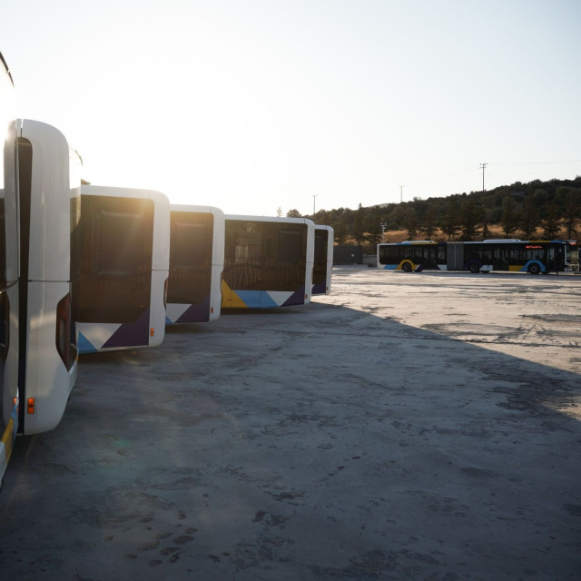 Βούλα: Εντόπισαν 12χρονη, μόνη της σε λεωφορείο – Είπε πως την κακοποιούσαν οι γονείς της