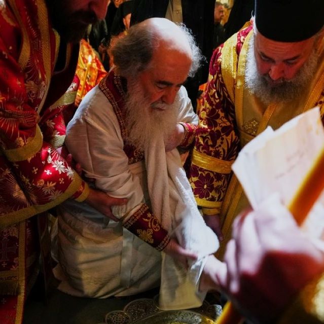 Ιερουσαλήμ: Συρρέουν από τα ξημερώματα οι πιστοί – Στον Πανάγιο Τάφο έγινε η τελετή του Νιπτήρος