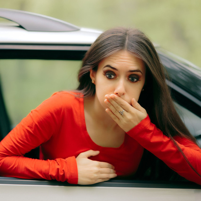 Ταξίδι με αυτοκίνητο το Πάσχα: Πώς θα αποτρέψετε τη ναυτία και θα νιώσετε γρήγορα καλύτερα