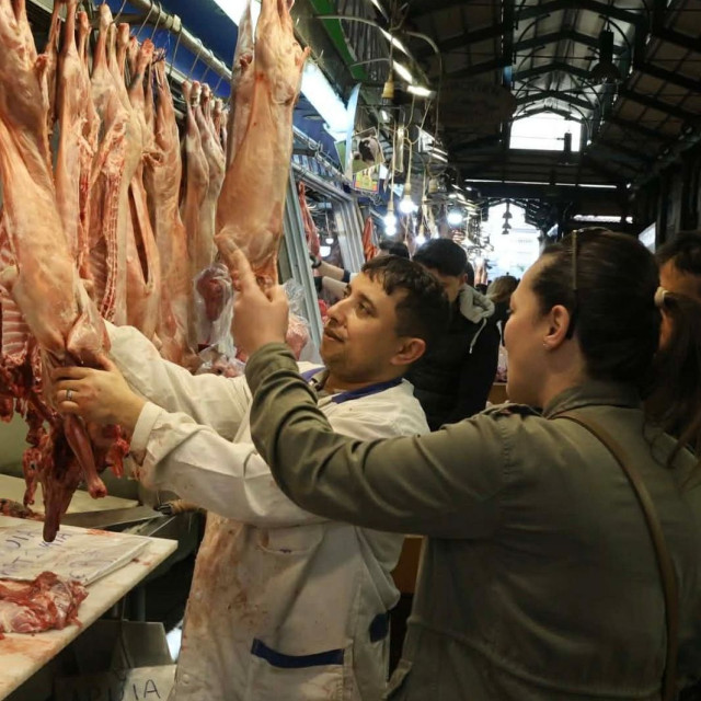 Από 9 ευρώ το κιλό η τιμή του αρνιού - Αυξημένη η κίνηση στη Βαρβάκειο ενόψει Πάσχα
