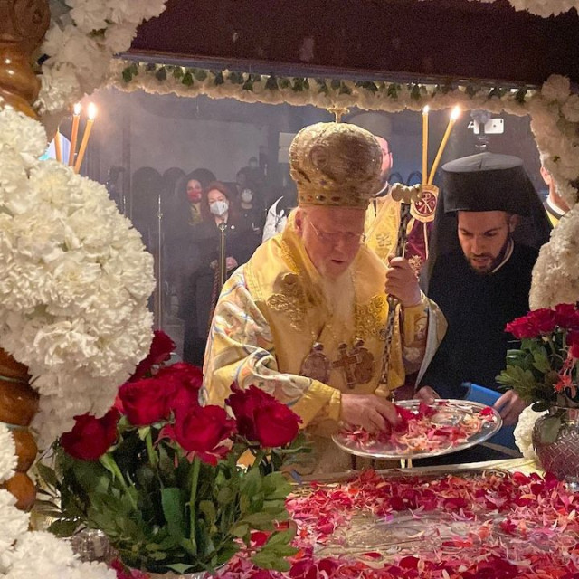 Μεγάλη Παρασκευή: Ακολουθία του Επιταφίου Θρήνου και Περιφορά του Επιταφίου στο Φανάρι - Live