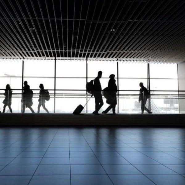 Σήμα κινδύνου από 600 αεροδρόμια για τα Στενά του Ορμούζ - Έλλειψη καυσίμων θα εκτοξεύσει τις τιμές