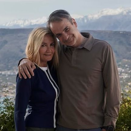 Ευχές του Κυριάκου Μητσοτάκη για το Πάσχα με τη Μαρέβα Γκραμπόφσκι: «Χρόνια πολλά με υγεία»