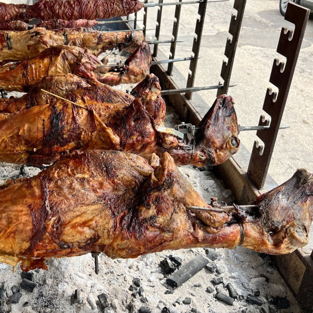 Πάσχα σε όλη την Ελλάδα: Η Κυριακή της Λαμπρής και τα έθιμα από τον Έβρο έως την Κρήτη