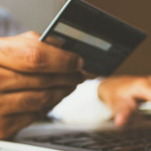 Τράπεζες: Πότε ανοίγουν και πώς κάνουμε τις συναλλαγές μας τις ημέρες που είναι κλειστές