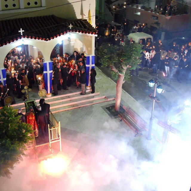 Πάσχα: Δεκαδες τραυματίες και φέτος από κροτίδες και παράνομα πυροτεχνήματα - Τι πρέπει να αλλάξει