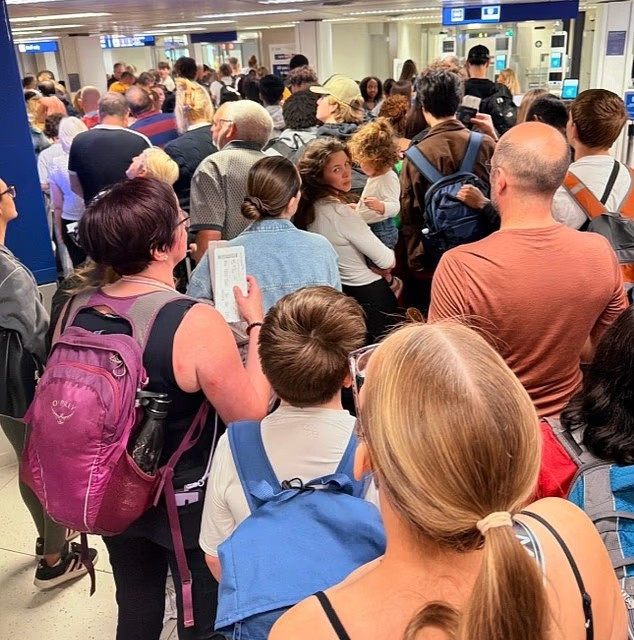 Ευρώπη: Χάος στα αεροδρόμια από τους νέους συνοριακούς ελέγχους - Τεράστιες ουρές και καθυστερήσεις