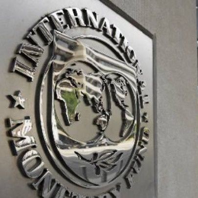 Οι προβλέψεις του ΔΝΤ για την Ελλάδα: Μικρότερη ανάπτυξη, μεγαλύτερος πληθωρισμός, μείωση ανεργίας