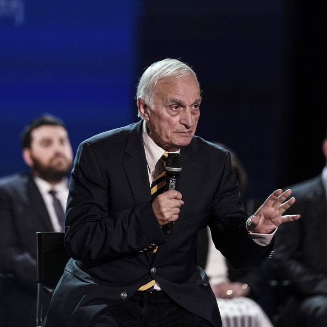 Συγκλονίζει ο Μανώλης Μαυρομάτης: «Η γυναίκα μου κάηκε ζωντανή επειδή δεν ήθελε να αφήσει το σπίτι»