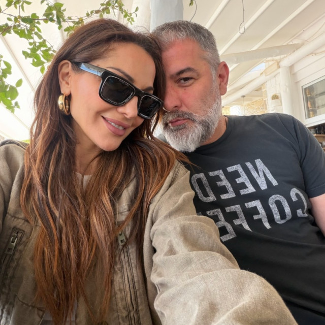 Δέσποινα Βανδή:Πάσχα στην Κρήτη με τον Βασίλη Μπισμπίκη - Η ανάρτησή της και το σχόλιο της κόρης της