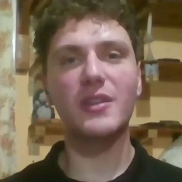 Μαθητής πήγαινε κάθε μέρα επί έξι χρόνια στο σχολείο με καΐκι - Κατάφερε και κέρδισε υποτροφία