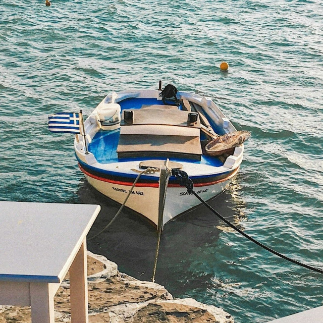 Χαλκίδα: Σπείρα κλέβει και σπάει αυτοκίνητα όταν ο οδηγός τους βρίσκεται μεσοπέλαγα για ψάρεμα