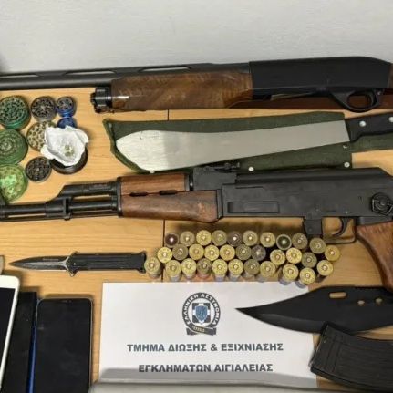 Αίγιο: Τσακώθηκε σε καφετέρια και μετά βρήκαν σπίτι του καλάσνικοφ