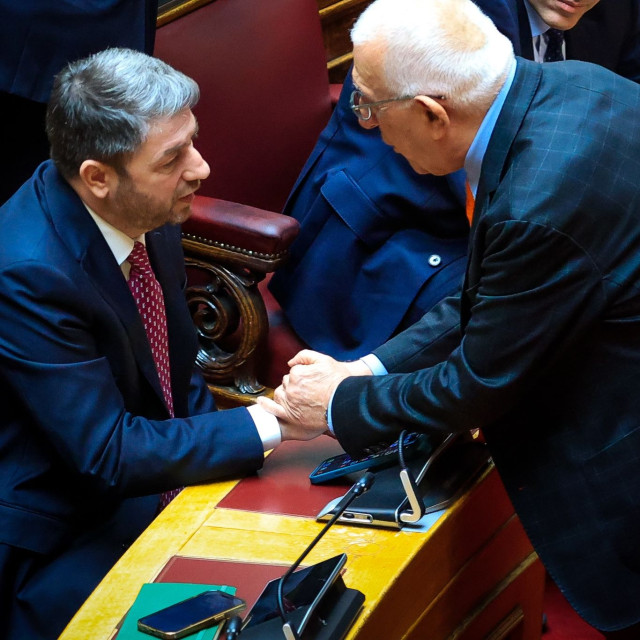 Επικοινωνία Ανδρουλάκη - Κακλαμάνη: Δήλωσε ανοιχτός για αναβολή της αυριανής συζήτησης στη Βουλή