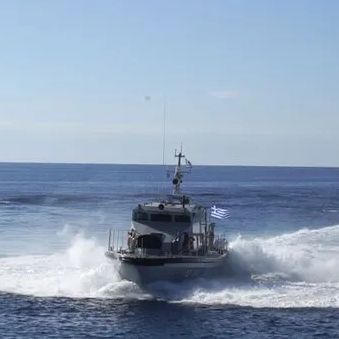 Σάμος: Συνελήφθη διακινητής μετά από καταδίωξη σκάφους - Εντοπίστηκαν 18 μετανάστες