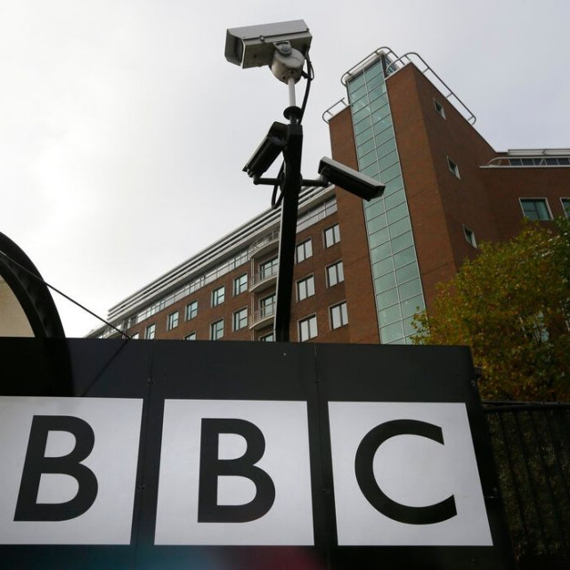 BBC: θα περικόψει 2.000 θέσεις εργασίας – η μεγαλύτερη μείωση εδώ και 15 χρόνια