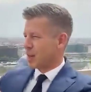 Ουγγαρία: Ο Μαγιάρ επισκέπτεται το Προεδρικό και βλέπει τον Ορμπάν στο απέναντι μπαλκόνι - Βίντεο