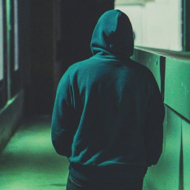 Νίκαια: Ανήλικος με ρουκέτα έξω από σχολείο - Τρεις συλλήψεις για πυροτεχνήματα