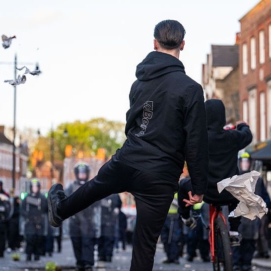 Βρετανία: Φόβοι για ταραχές μετά από ομαδικό βιασμό γυναίκας – Ένταση σε διαδήλωση