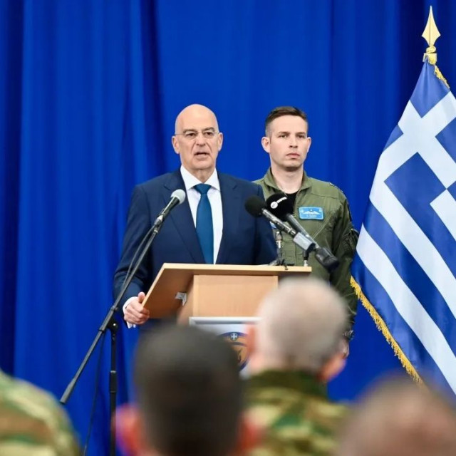 Δένδιας από Πρίστινα: Η παρουσία της Ελ.Δύ.Κο επιτρέπει να υπάρχει ασφάλεια