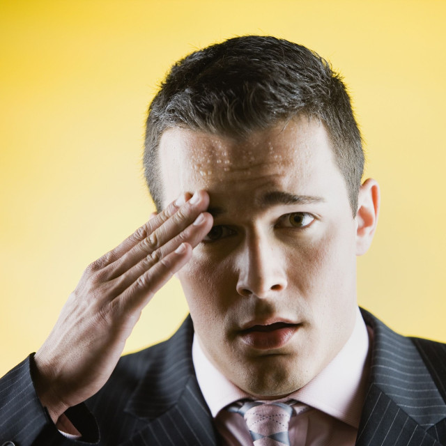 Πώς να μειώσετε την εφίδρωση: Αποτελεσματικά tips και ιατρικές θεραπείες