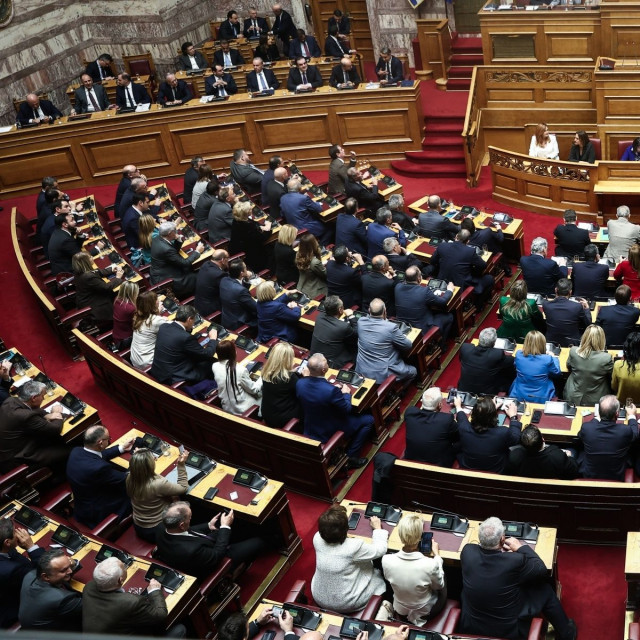 Live blog: Η συνεδρίαση στη Βουλή για τις άρσεις ασυλίας των 11+2 βουλευτών