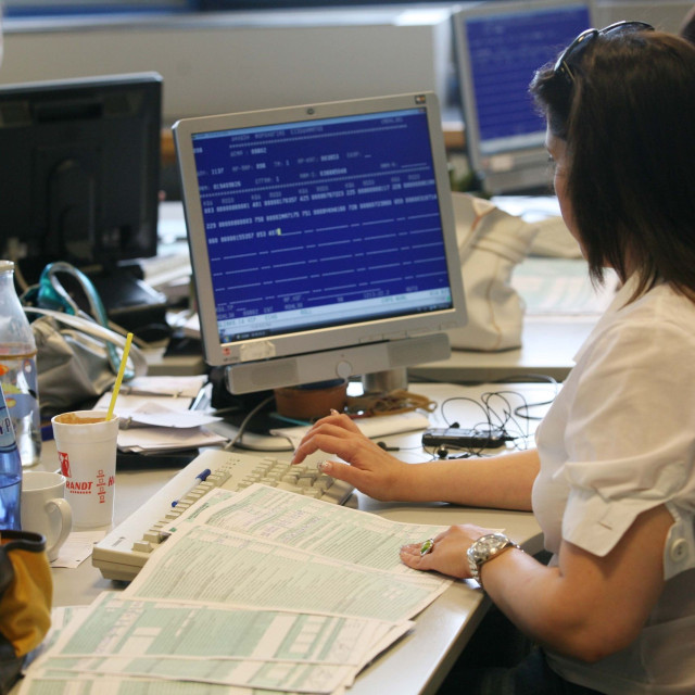 Φορολογικές δηλώσεις 2026: Υποβάλλονται αυτόματα σήμερα - Πώς θα πάρετε έκπτωση 45%