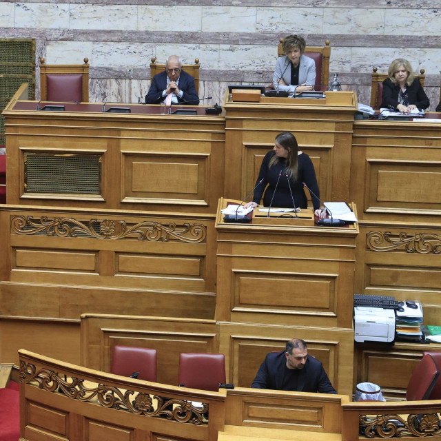 Διαπληκτισμός Φλωρίδη - Κωνσταντοπούλου στη Βουλή: «Πόσα ψέματα λέτε»