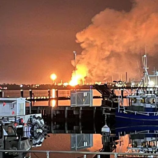 Αυστραλία: Μεγάλη φωτιά και εκρήξεις σε ένα από τα δύο τελευταία διυλιστήρια πετρελαίου