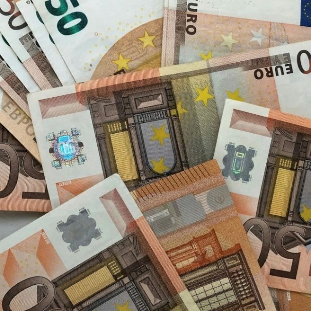 Αυξήσεις και αναδρομικά θα λάβουν τον Μάιο σχεδόν 76.000 ένστολοι - Αναλυτικοί πίνακες