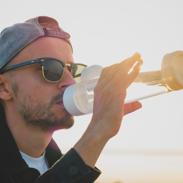 Βακτήρια και μούχλα στα μπουκάλια νερού: Κίνδυνοι και πρόληψη