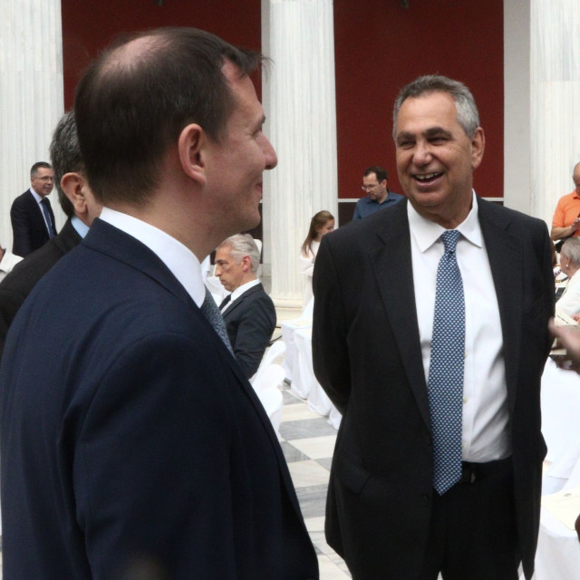 Διένεξη Δουδωνή - Χιώτη, με εξώδικο και αντεγκλήσεις: «Πάει αυτός, το έκαψε το χωραφάκι του…»