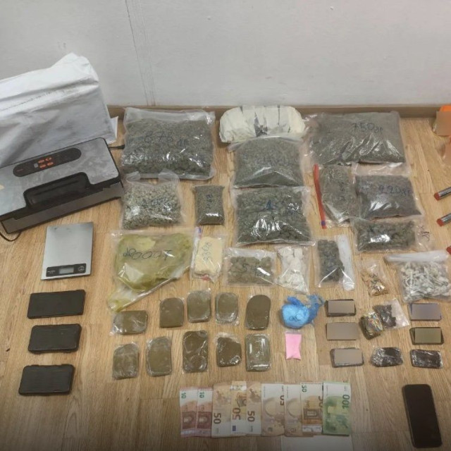 Ταχυδρομικό δέμα με 1,9 κιλά κάνναβης - Συνελήφθη ο 27χρονος παραλήπτης