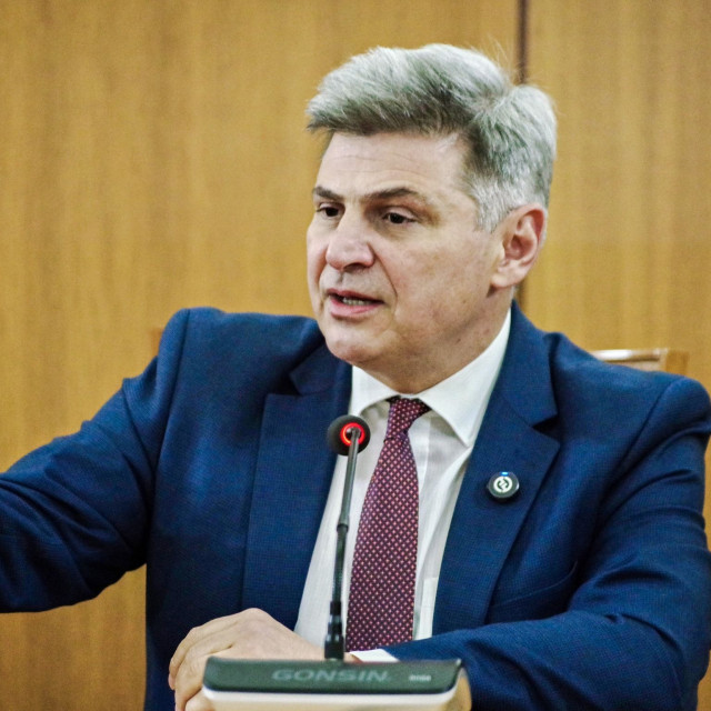 Φαραντούρης κατά Έντι Ράμα για συλλήψεις στον Ναό της Αναστάσεως στα Τίρανα