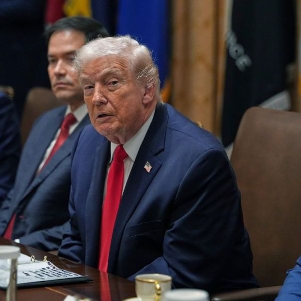 Τραμπ:«Η εξέταση αρχείων που αφορούν UFO έφεραν στο φως «ενδιαφέροντα» έγγραφα»