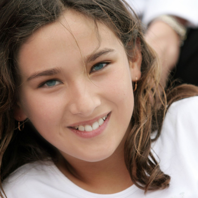 Γιατί η εφηβεία ξεκινά πολύ νωρίτερα σε ορισμένα κορίτσια