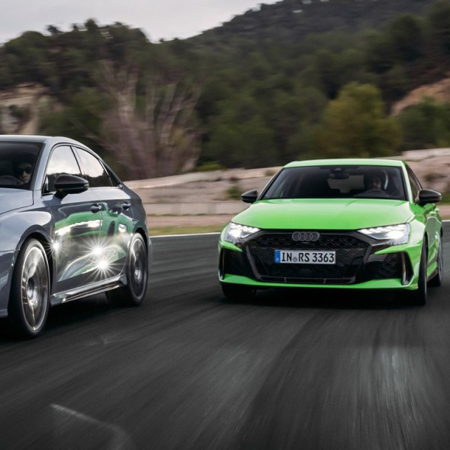 Ποιος κινητήρας αρνείται να παραδώσει τα όπλα;