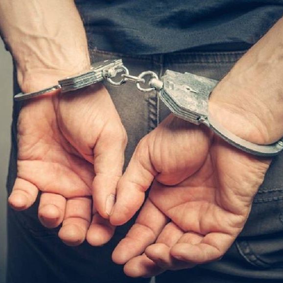 Πάτρα: Διέρρηξαν εταιρεία και έκλεψαν κλιματιστικό - Τρεις συλλήψεις, ανάμεσά τους 2 ανήλικοι