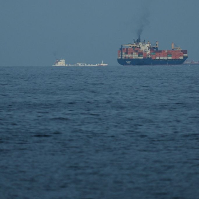 Στενά του Ορμούζ: 913 εμπορικά πλοία παραμένουν αποκλεισμένα