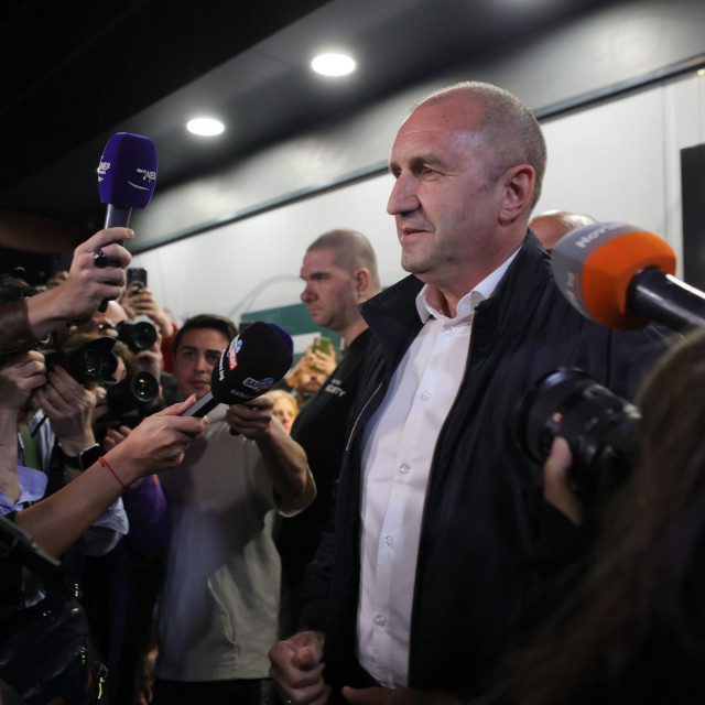 Εκλογές στη Βουλγαρία: Αυτοδυναμία για τον φιλορώσο Ρούμεν Ράντεφ – Στη δεύτερη θέση ο Μπορίσοφ