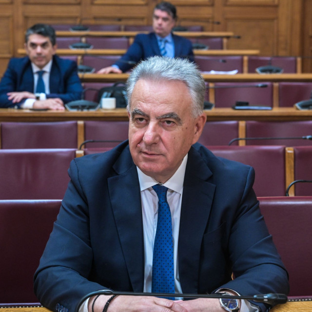 ΠΑΣΟΚ για Καββαδά: Ίδρυσε επιχείρηση αν και ήταν αξιωματικός της Αεροπορίας – Τι απαντά η κυβέρνηση