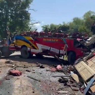 Τραγωδία στο Κασμίρ: Λεωφορείο έπεσε σε φαράγγι - 15 νεκροί