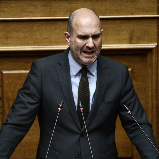 Μαρκόπουλος: Δεν θα περιφέρω τα πτυχία μου για να ικανοποιηθεί ο βούρκος